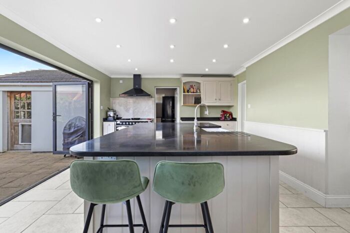 4 Bedroom Detached House For Sale In Thrapston Road, Finedon, Wellingborough, NN9