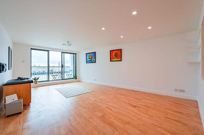 3 Bedroom Flat For Sale In Narrow Street, Limehouse, London, E14