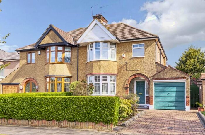 3 Bedroom Property To Rent In Hillview Gardens, Harrow, HA2