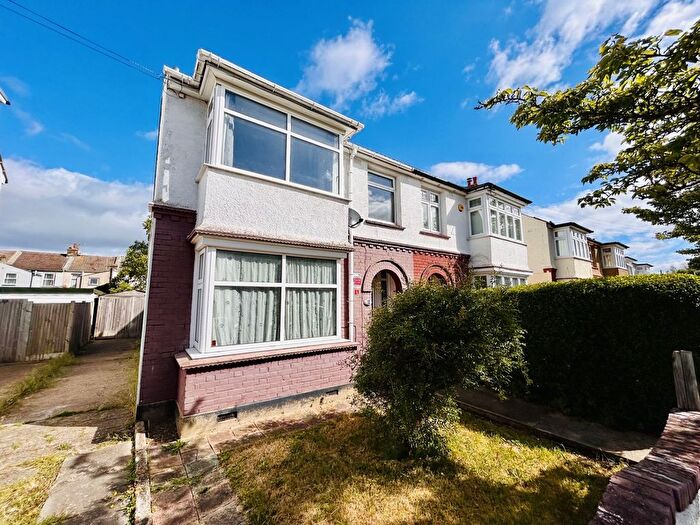 3 Bedroom Semi Detached House For Sale In Laurel Avenue, Gravesend, DA12