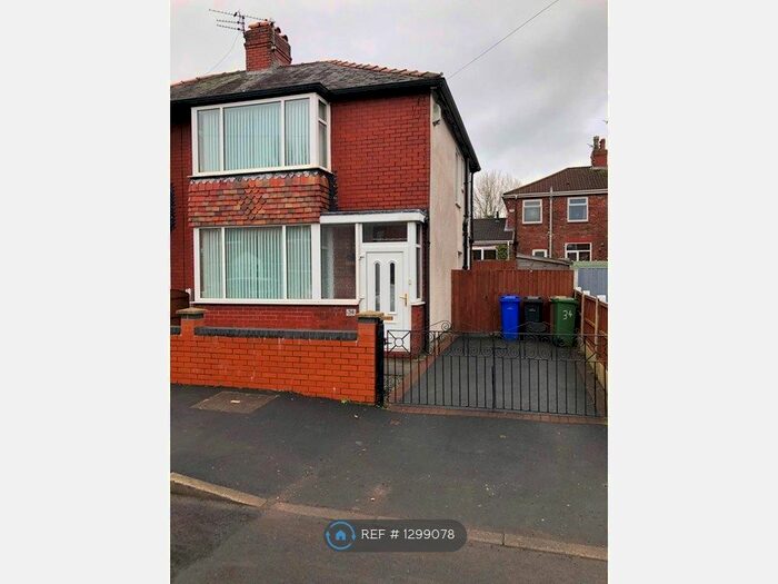 2 Bedroom Semi-Detached House To Rent In Wilshaw Grove, Ashton-Under-Lyne OL7