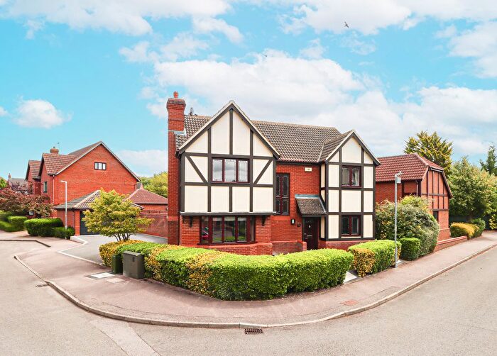 4 Bedroom Detached House For Sale In Badgers Gate, Dunstable, LU6