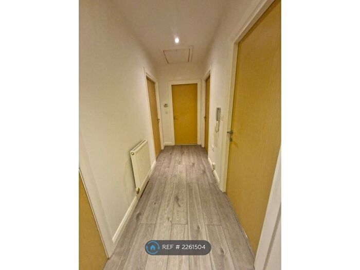 2 Bedroom Flat To Rent In Lawnhurst Avenue, Manchester, M23