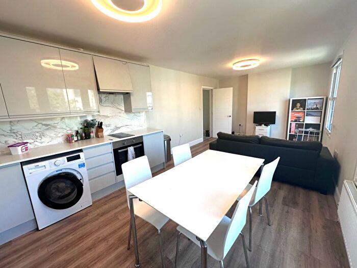 3 Bedroom Flat To Rent In Waldram Park Road, London, SE23