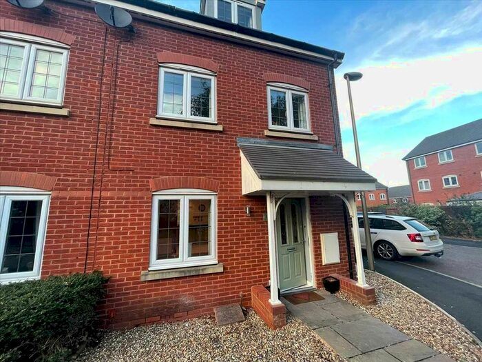 3 Bedroom Town House To Rent In Standingwood Road, Ellesmere Port, CH65