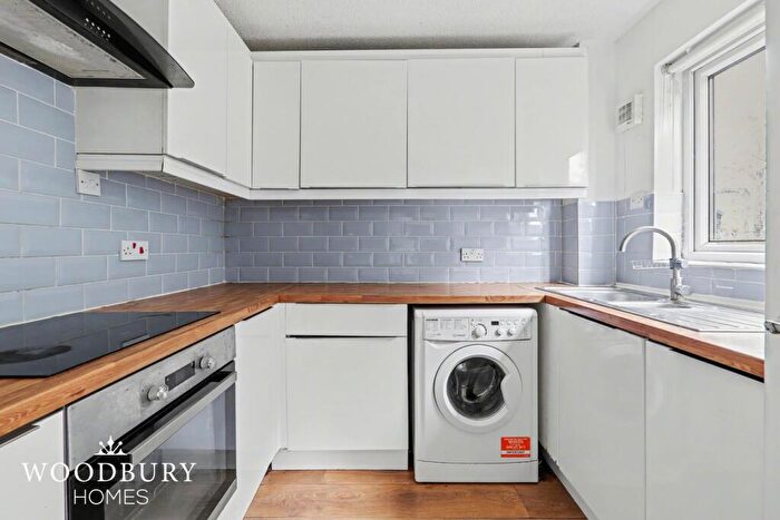 2 Bedroom Flat To Rent In Hereward Green, Loughton, IG10