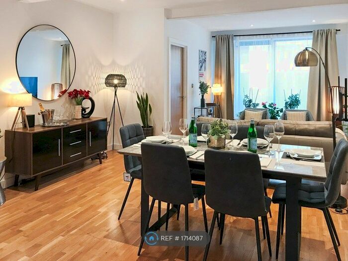 2 Bedroom Flat To Rent In Banister Road, London, W10