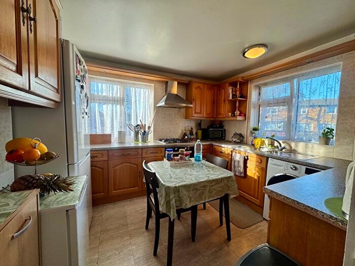 2 Bedroom Flat To Rent In Moorfield Road, Uxbridge, UB8