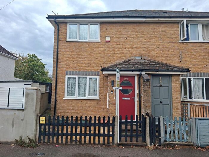 1 Bedroom Semi-Detached House For Sale In Tudor Road, Hayes, UB3