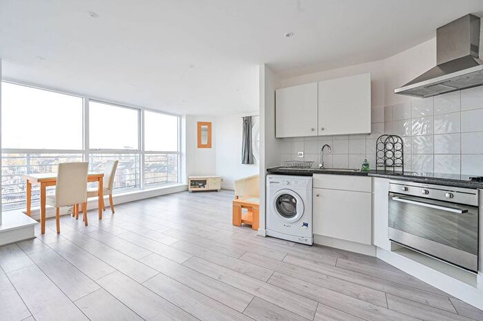 2 Bedroom Flat For Sale In Baltic Quay, Canada Water, London, SE16