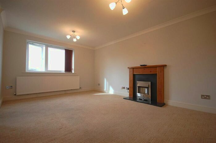 2 Bedroom Flat To Rent In Aylsham Drive, Ickenham, Uxbridge, UB10
