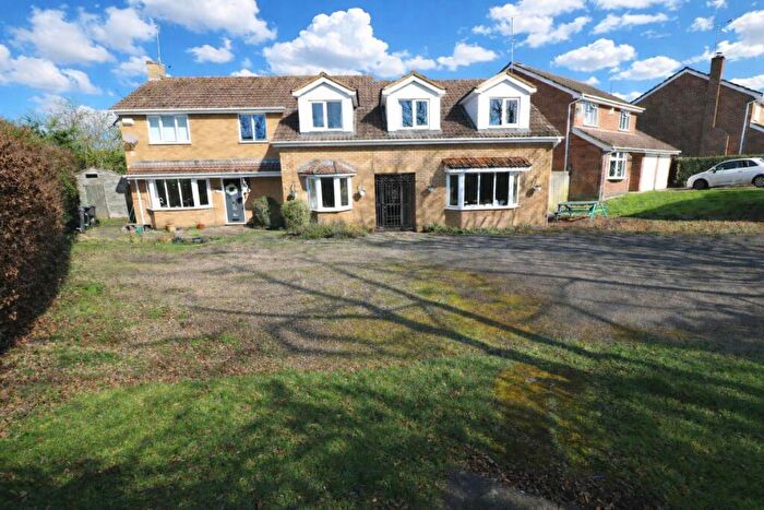 6 Bedroom Detached House For Sale In Barrington Road, Rushden, NN10