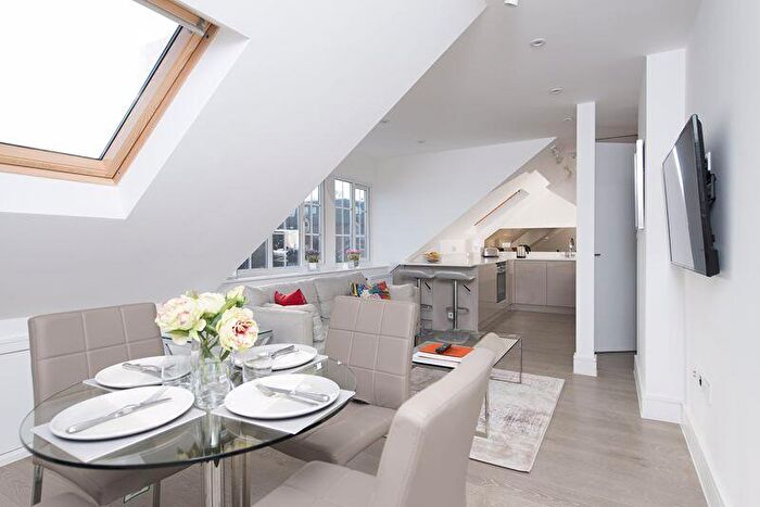 2 Bedroom Apartment To Rent In Ravenscroft Avenue, Golders Green, NW11