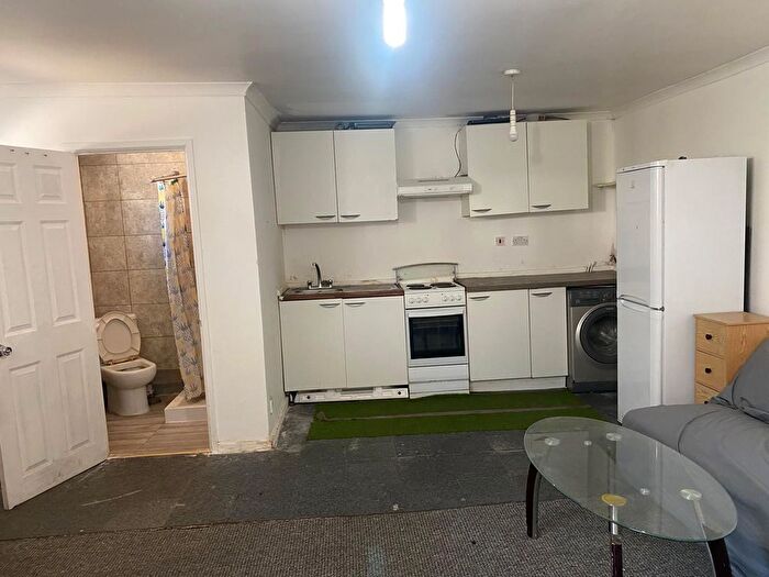 Studio To Rent In Cromwell Road, Hayes, UB3
