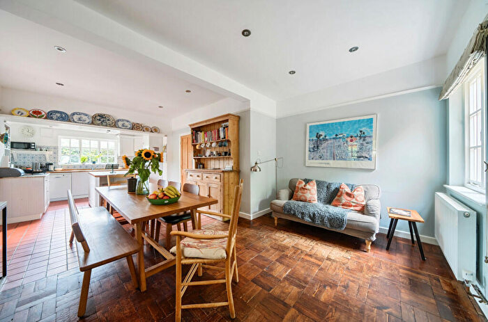 4 Bedroom Detached House For Sale In Bourne Lane, Twyford, Winchester, Hampshire, SO21