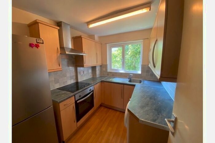 2 Bedroom Flat To Rent In Fiveacre Close, Thornton Heath, CR7