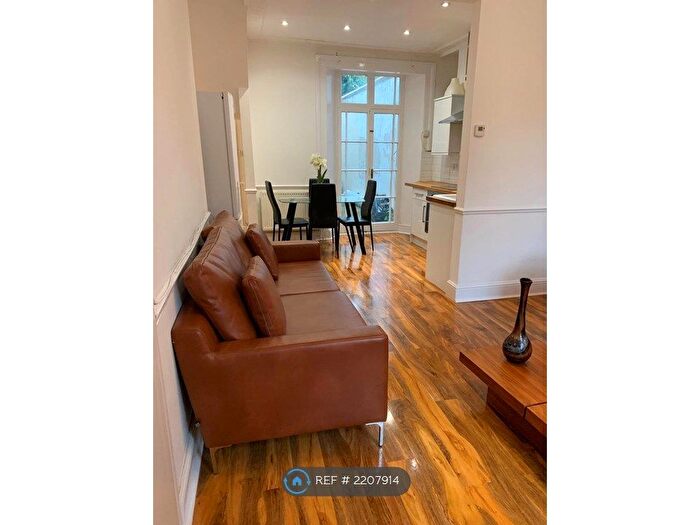 2 Bedroom Flat To Rent In Camberwell New Rd, Oval Camberwell, Elephant &amp; Castle Brixton, Peckham, SE5