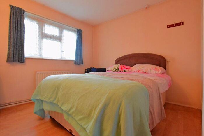 1 Bedroom Flat For Sale In Bladon Gardens, Harrow, HA2