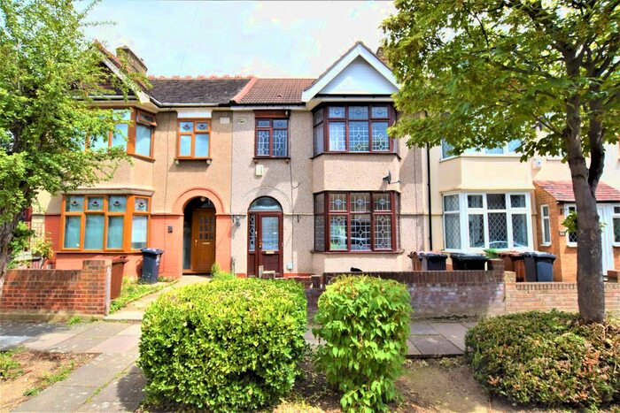 3 Bedroom Terraced House To Rent In Netherfield Gardens, Barking, IG11