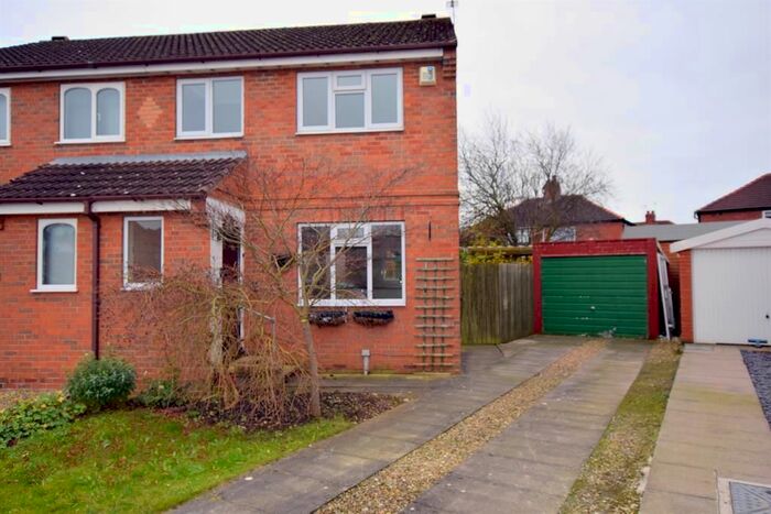 3 Bedroom Semi-Detached House To Rent In Priorpot Way, Norton, YO17