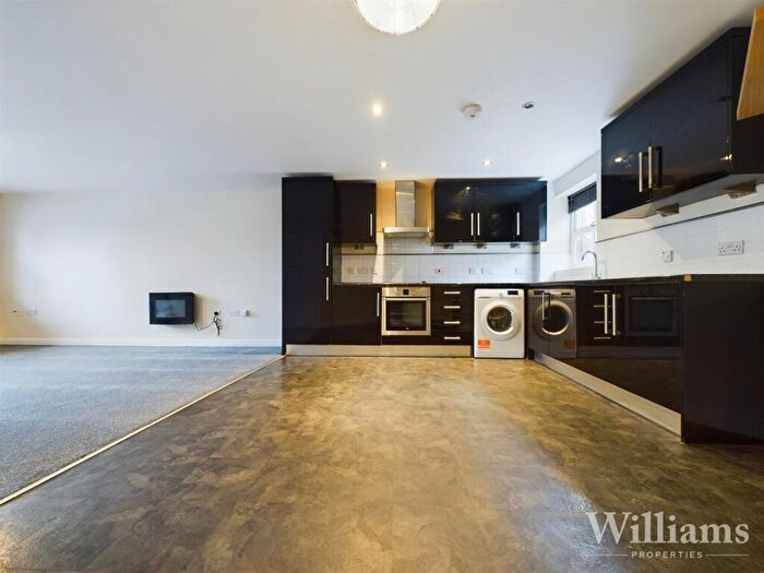 3 Bedroom Apartment For Sale In Nymet Court, Fairford Leys, Aylesbury, HP19