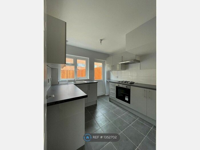 4 Bedroom Terraced House To Rent In Old Farm Close, Hounslow, TW4