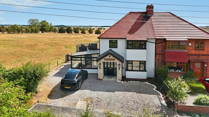 3 Bedroom Semi-Detached House For Sale In Old School Lane, Rise, HU11