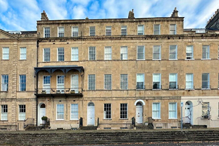 3 Bedroom Flat For Sale In Portland Place, Bath, BA1