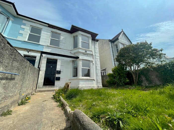 2 Bedroom Flat To Rent In Beech Road, St. Austell, PL25