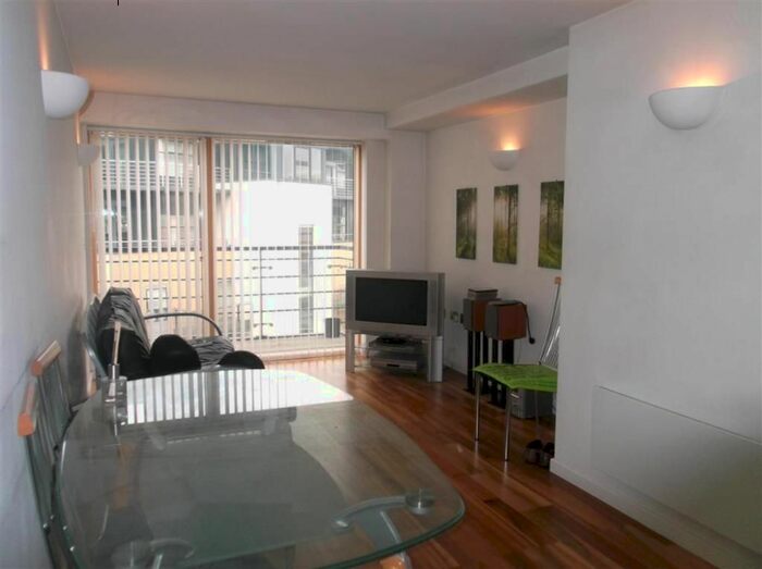 2 Bedroom Flat To Rent In Whitehall Waterfront, Riverside Way, Leeds, LS1