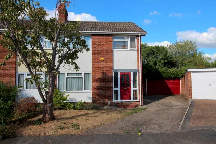 4 Bedroom Semi-Detached House To Rent In Gwynne Close, Tilehurst, Reading, RG31