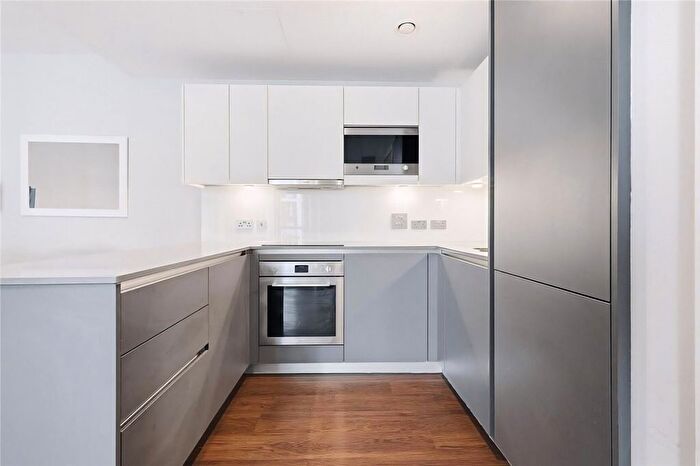 1 Bedroom Flat For Sale In Maine Tower, London, E14