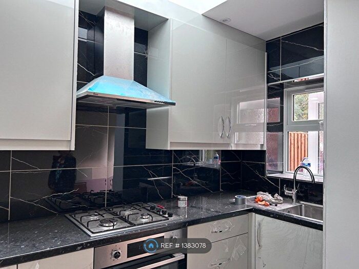 4 Bedroom End Terrace House To Rent In Lower Field Road, Reading, RG1