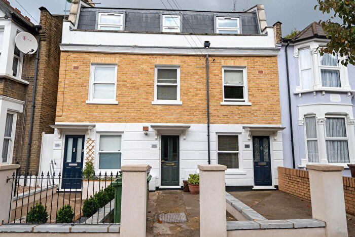 1 Bedroom Flat To Rent In Terling Close, Leytonstone, E11