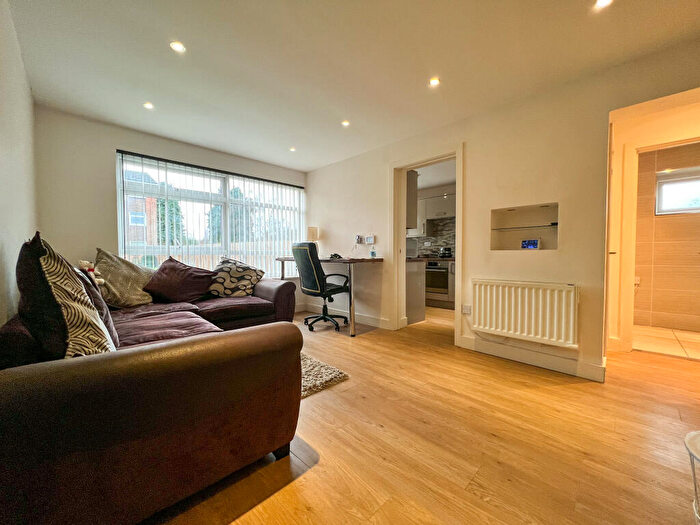 2 Bedroom Flat To Rent In St Patricks Close, Kings Heath, Birmingham, B14