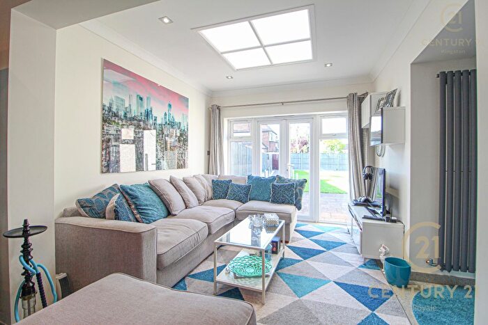 4 Bedroom Link Detached House To Rent In Motspur Park, New Malden, KT3