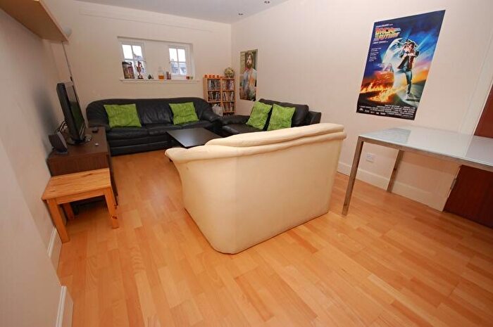 2 Bedroom Flat To Rent In L – Couper Street, Edinburgh, EH6