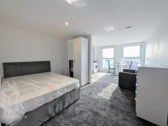 Apartment To Rent In Wolstenholme Square, Liverpool, L1