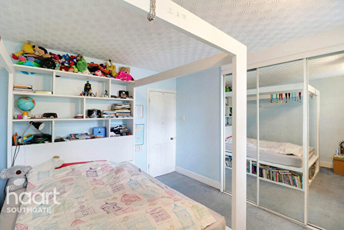 3 Bedroom Terraced House For Sale In Trent Gardens, London, N14