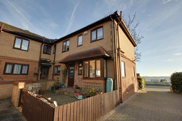 3 Bedroom End Of Terrace House For Sale In Riverside Court, Cliff Road, Hessle, HU13