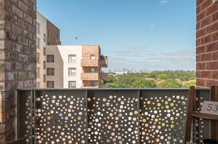 2 Bedroom Apartment For Sale In Nest Way, London, SE2
