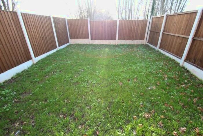 4 Bedroom Town House To Rent In Queens Court Road, Stoke-On-Trent, ST4