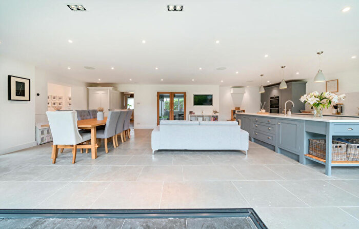 4 Bedroom Detached House For Sale In Orchard Close, Blackwater, GU17