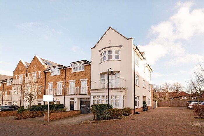 4 Bedroom Town House To Rent In Emerald Square, London, SW15