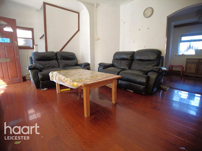 3 Bedroom Semi Detached House To Rent In Abbey Park Road, Leicester, LE4