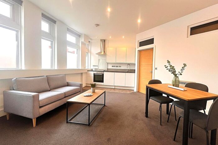 1 Bedroom Flat For Sale In Walton Road, West Molesey, KT8