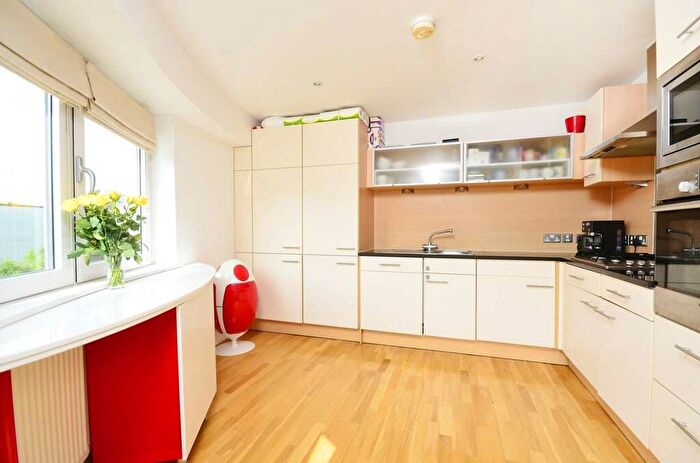 2 Bedroom Flat To Rent In Dryburgh Road, London, SW15