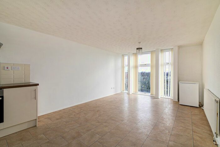 2 Bedroom Flat To Rent In Broomfield Road, Chadwell Heath, RM6