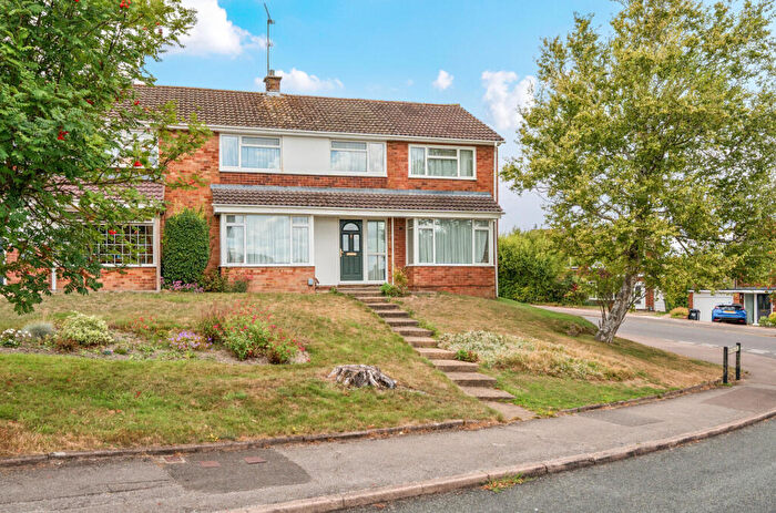 4 Bedroom Semi-Detached House For Sale In Kirkstone Drive, Dunstable, Bedfordshire, LU6