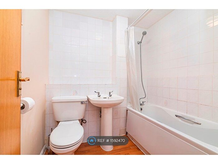 1 Bedroom Flat To Rent In Catherine Court, Ilford, IG2